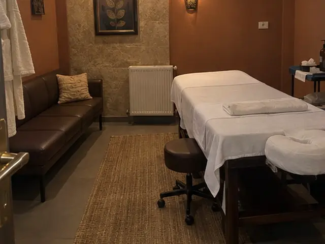 Deri kanepeli, halılı masaj odası — Firuzköy, Masaj Salonun